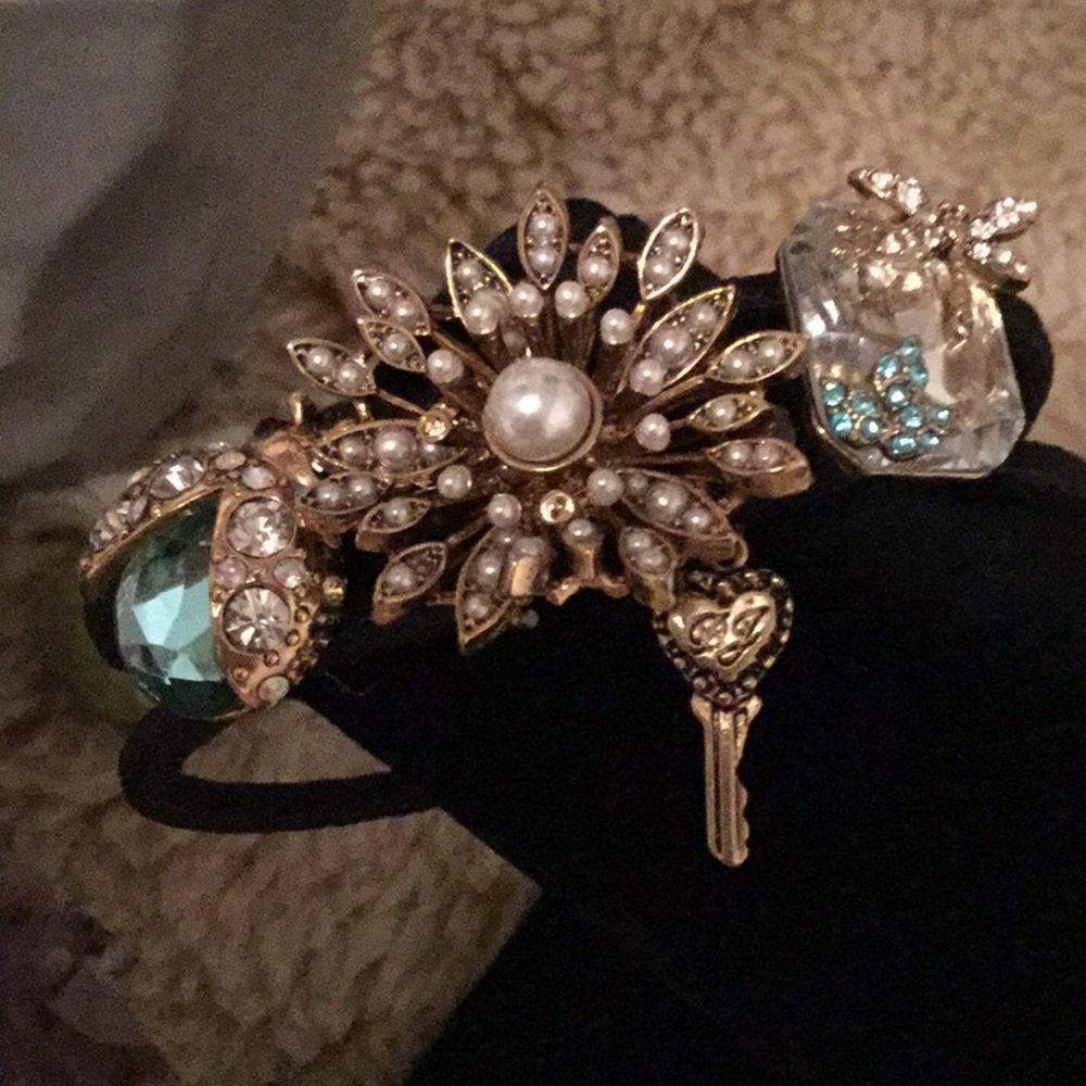 Betsey Johnson GORGEOUS Bracelet
